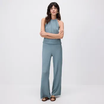 Dámské kalhoty Reserved - Mačkané kalhoty s rozšířením - bledá zelená - ZQ706-07X - ZQ706-07X-S