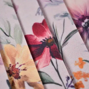 Plisovaná látka gabardén light růžové květy Muan