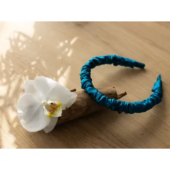 Čelenka Hedvábná čelenka do vlasů pevná, WHITE ORCHID Barva hedvábí: paví modř