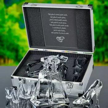 Karafy LOVERS + Střevíc Bohemia Crystal Dárková sada křišťálu pro zamilované v hliníkovém kufru k svatbě, výročí, vánocům, valentýnu Standardní víko