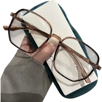 Dávkovač léků Plastové brýle na dálku dioptrie -3,00 s filtrem modrého světla Ochrana očí při práci u počítače Lehký rám Pohodlné nošení hnědá