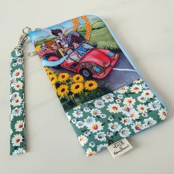 Zuzana Honsová Obal na mobilní telefon s kapsičkou a poutkem na zápěstí - Dámská jízda