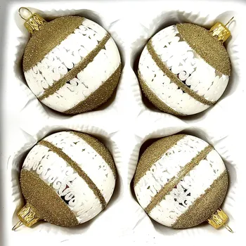 Vánoční ozdoba Irisa Skleněná vánoční koule Ø 7 cm – Zlatý písek & bílá krajka (sada 4 ks) Velikost: 7 cm, Balení: 4ks, Barva: bílá
