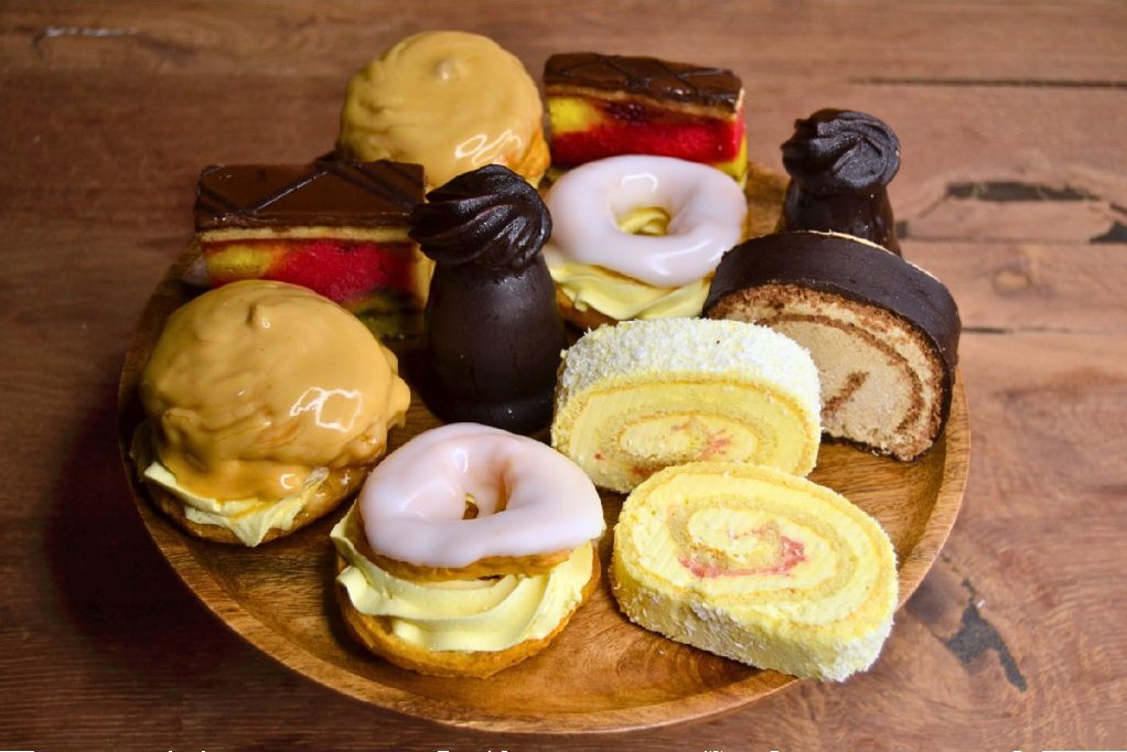 Tradiční zákusky - mix 12 ks