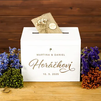 Úložný box Dřevia Bílá svatební truhla na přání – Příjmení s iniciály