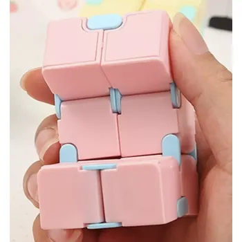 Hlavolam Infinity Cube Nekonečná kostka růžová