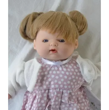 Panenka Realistická panenka - holčička - Márinka v puntíkatých šatech od španělské firmy Marina & Pau (Suenecitos - 26 cm - balené v sáčku)