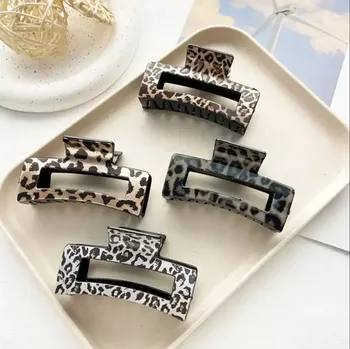 Sada elegantních skřipců s leopardím vzorem (Vlasové doplňky )