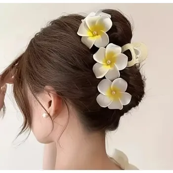 Romantický květinový skřipec Plumerie (Vlasové doplňky )