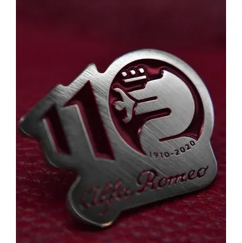 Alfa Romeo 110 let anniversary kovový odznak