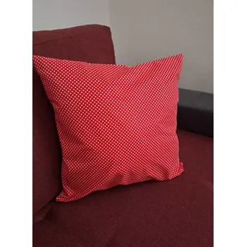Povlak na dekorativní polštářek Povlak na polštářek červený s puntíky
