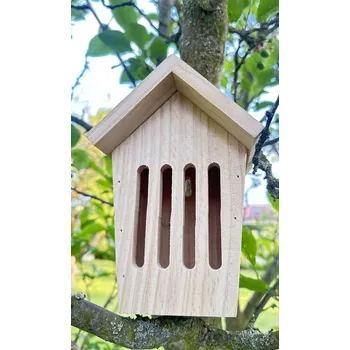 Dřevěný domeček pro motýly - hmyzí domek