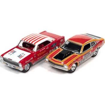 autíčko Ford Maverick Don Nicholson 1970 + Chevy Nova Grumpy's Toy 1966 1:64 - Johnny Lightning Sada: Ford Maverick Don Nicholson + Chevrolet Nova Grumpy's Toy 1985 - sběratelský model auta