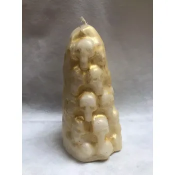 Svíčka Svíce hromada lebek - bílá s pozlaceným povrchem