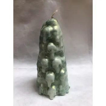 Svíčka Svíce hromada lebek - bílá se zelenkavým povrchem