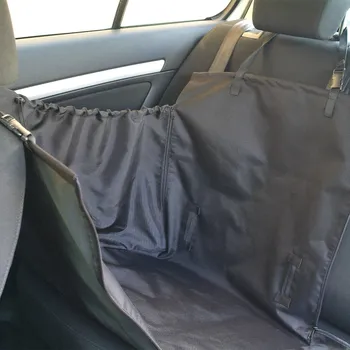 Pelíšek pro psa HUGS by Akinu Ochranný přehoz zadních sedadel pro psy malý