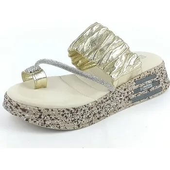 Dámské žabky Dámské žabky na platformě Guero P021-252-6 zlaté 39