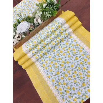 ubrus Běhoun - žluté růžičky lemované žlutou v režném efektu
