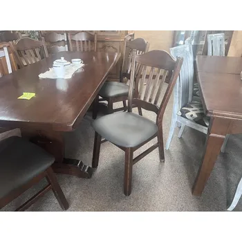 Rustikální tmavé židle