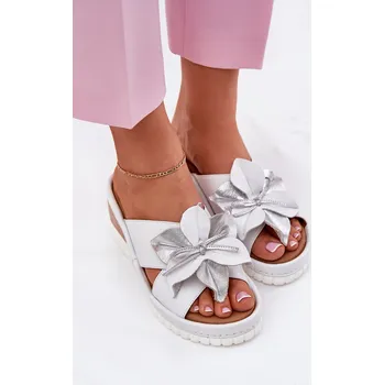 Dámské pantofle Kožené Dámské Sandály Na Klínu S Dekorativním Květinou Artiker 52C0505 Barva: Stříbrná, Velikost: 41