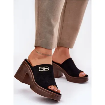 Dámské pantofle Dámské sandály na masivním podpatku se zlatým detailem Vinceza 17400 Barva: Černá, Velikost: 39