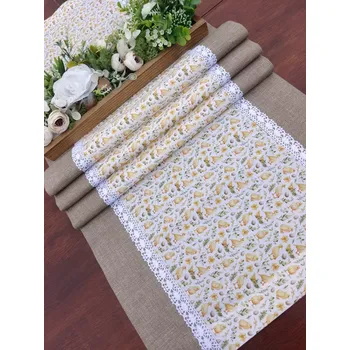 ubrus Běhoun - kuřátka a housátka v kombinaci se hnědou v odstínu bílé kávy