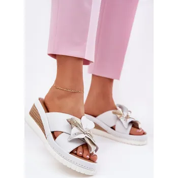 Dámské pantofle Kožené Dámské Sandály Na Klínu S Dekorativním Květinou Artiker 52C0505 Barva: Bílá, Velikost: 36