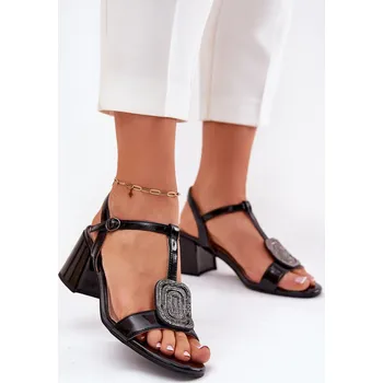 Dámské sandále Kožené Lakované Dámské Sandály Na Podpatku S Ozdobou Vinceza 91134 Barva: Černá, Velikost: 39