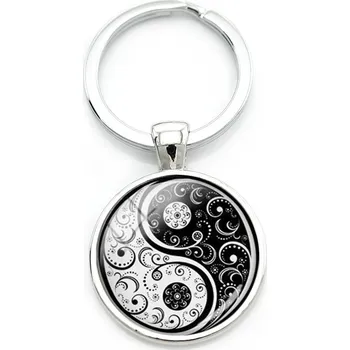 Přívěšek na klíče kovový Monáda jin-jang černobílá s ornamenty