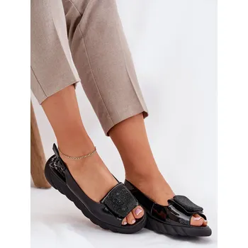 Dámské sandále Kožené Lakované Dámské Sandály Na Klínu s Ozdobou Artiker 56C1567 Barva: Černá, Velikost: 37