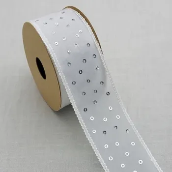 Stuha Elegantní bílá dekorační stuha s jemnými stříbrnými flitry 2,5cm