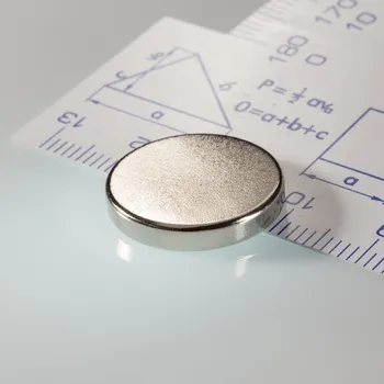 Dekorativní magnet Magsy Neodymový magnet válec pr.18x3 N 80 °C, VMM4-N35 Počet kusů: 20 ks