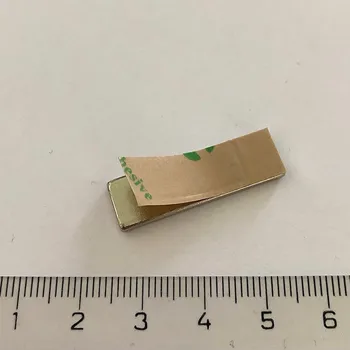 Dekorativní magnet Magsy Neodymový magnet se samolepkou 3M, 30x9x2,5 mm, tloušťka samolepky 0,06 mm Počet kusů: 25 ks