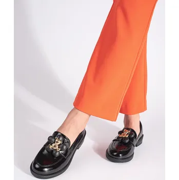 Dámské mokasíny Praktické dámské černé mokasíny na plochém podpatku 40