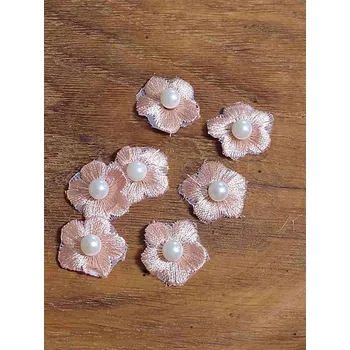 Vyšívaný květ Ø20 mm s perlou lososová