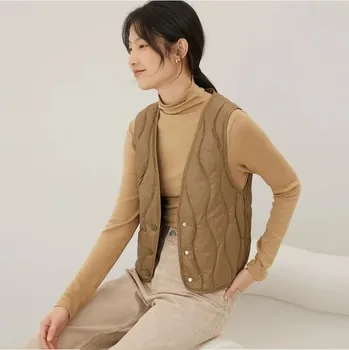 Dámská vesta Dámská zateplená vesta – prošívaná, na knoflíky, hluboký výstřih Barva: Kávová, Velikost: S