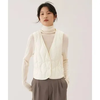 Dámská vesta Dámská zateplená vesta – prošívaná, na knoflíky, hluboký výstřih Barva: Bílá, Velikost: XL