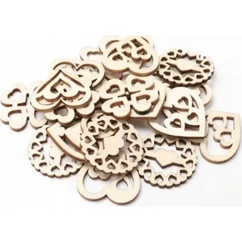 Obraz 30 kusů přírodních dřevěných srdíček s vyřezávaným vzorem