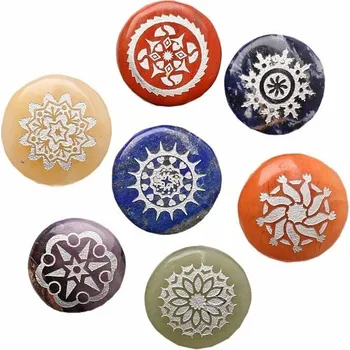 Čakrová sada kamenů s tradičními indickými čakrovými symboly 7 x cca 3,5 cm