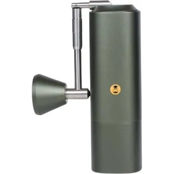 Příprava nápoje Mlýnek na kávu Timemore Chestnut X-Safari, zelený