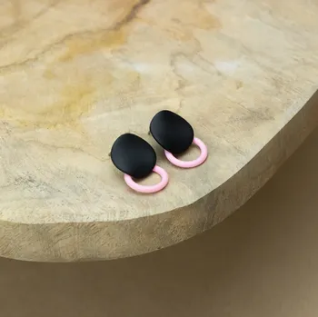 Náušnice Náušnice Lentilky - černé Barva: Růžová