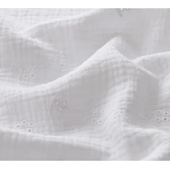 bílý mušelín 0000 vyšívaný vzor