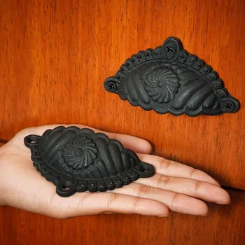 Karnevalový kostým Výprodej Rustikální litinová úchytka Mušle ve viktoriánském stylu, 9,6 cm - Outlet