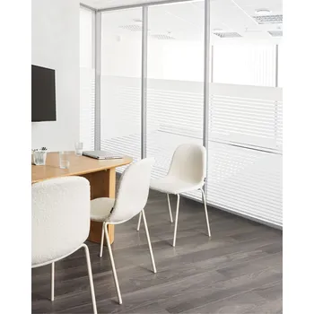 Jídelní židle Sada 2 konferenčních židlí krémově bílá buklé čalounění železné nohy stohovatelné bez područek kancelář Beliani