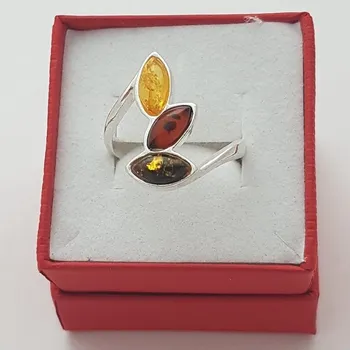 Prsten Jantarový prsten se třemi ovály ve velikosti 56