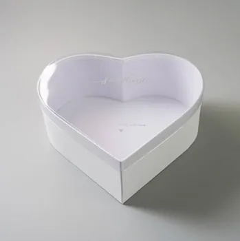 Dóza na potraviny Cake Star Cake Star Dárkový box ve tvaru srdce s průhledným víkem 28 x 25 x 11 cm