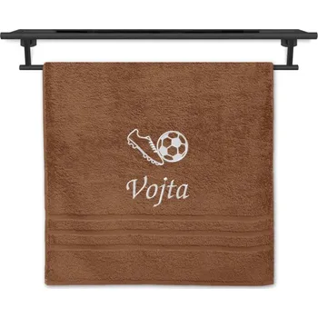 Osuška se jménem NA PŘÁNÍ hnědá 70x140 Kopačka a míč
