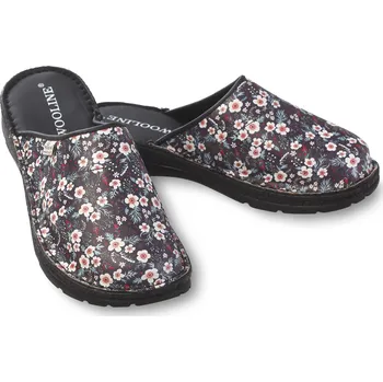 Dámské pantofle Wooline Dámské kožené pantofle černé s květy, plná špička Velikost obuvi: 36