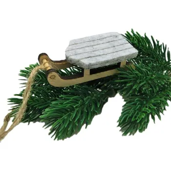 Vánoční dekorace Přízdoba z filcu sáňky šedé na zavěšení dekorace 7,5x3,5x2,1 cm