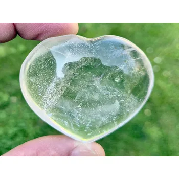 Přírodní kámen Křišťálové hladké srdce 77g (Madagaskar)